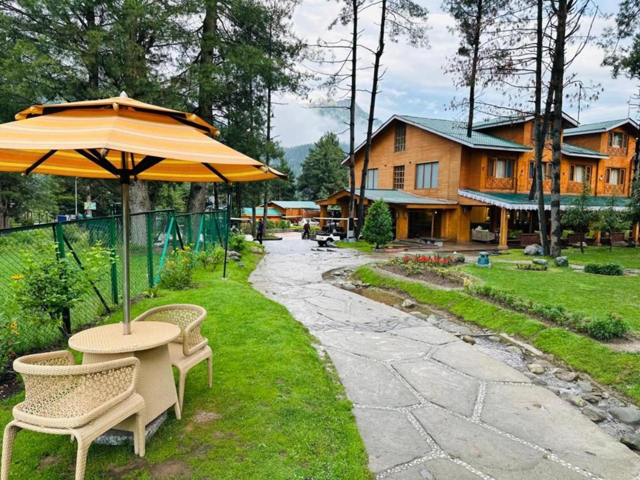 Radisson Golf Resort Pahalgām エクステリア 写真